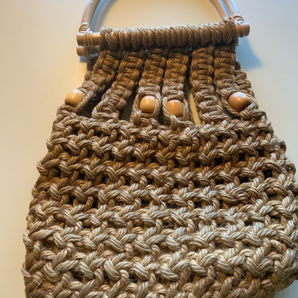 Vintage 1970’s macrame purse with rare oak handle and details - Picture 2 of 6